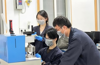 攻克世界難題，中國自主研發出無氟沖鋒衣面料